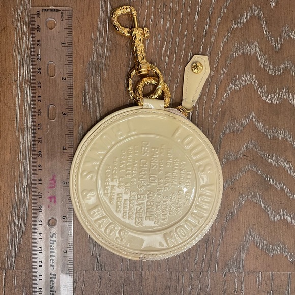Louis Vuitton Keychain Coin Pouch - Picture 3 of 8